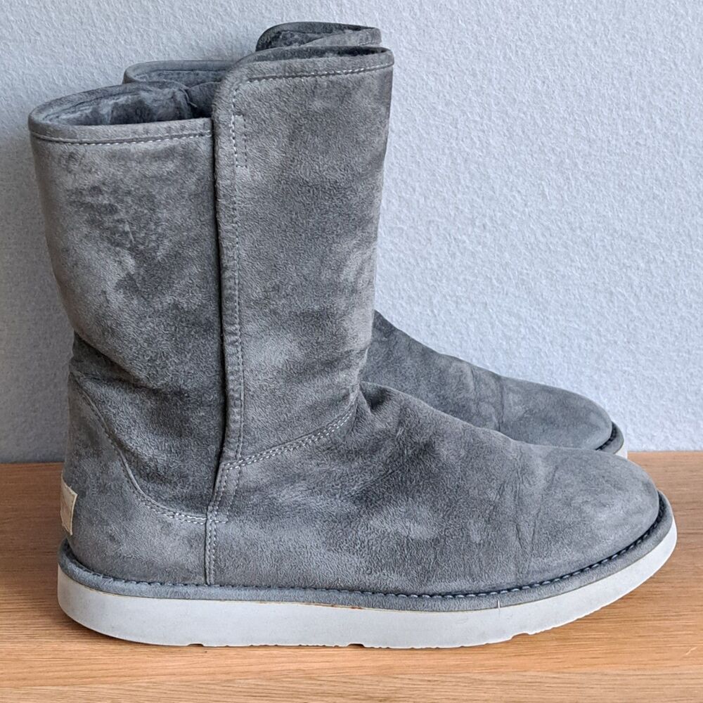 UGG Classic Short Suede Boots in Gray